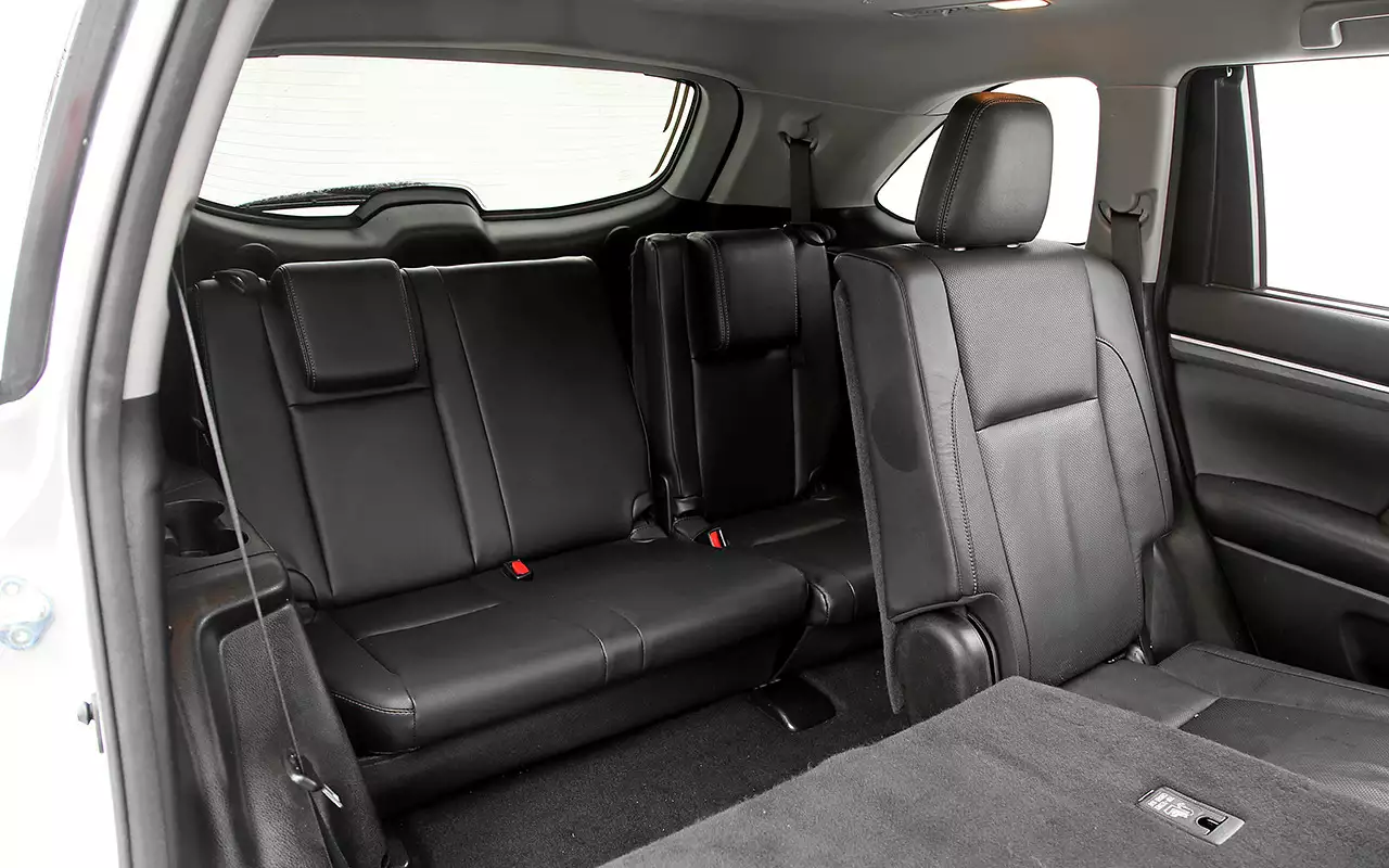 Ряд сидений. Toyota Highlander третий ряд сидений. Тойота хайлендер 2014 третий ряд сидений. Toyota Highlander 2021 третий ряд сидений. Toyota Highlander 2014 салон сзади