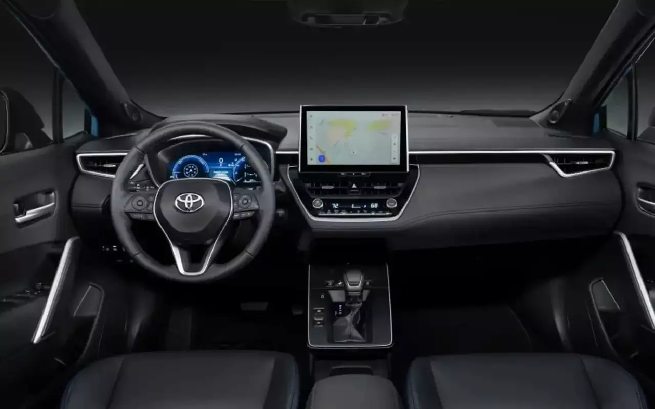 Интерьер Toyota Corolla Cross 2026