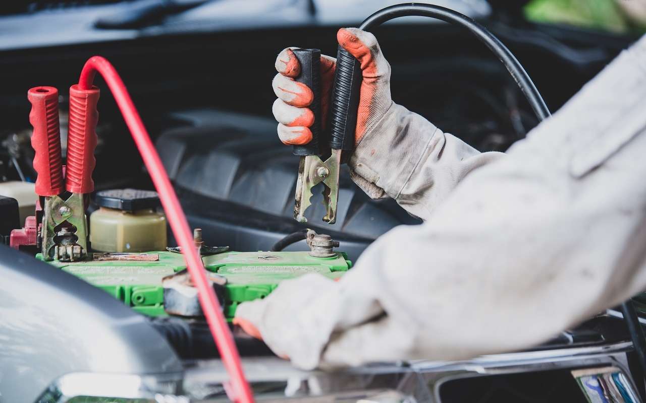 Эта привычка водителей быстро губит аккумулятор