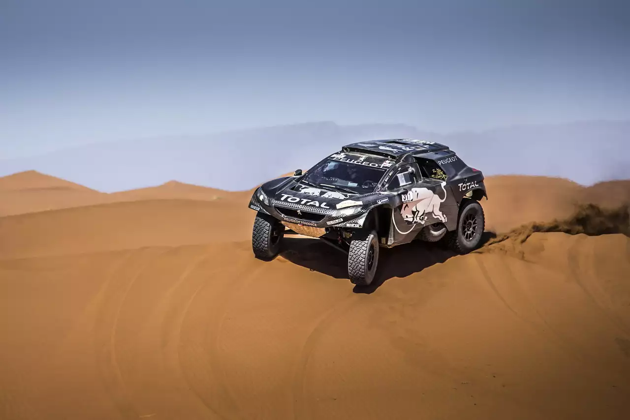 Карлос Сайнс лидировал на протяжении трех этапов пятидневной гонки.