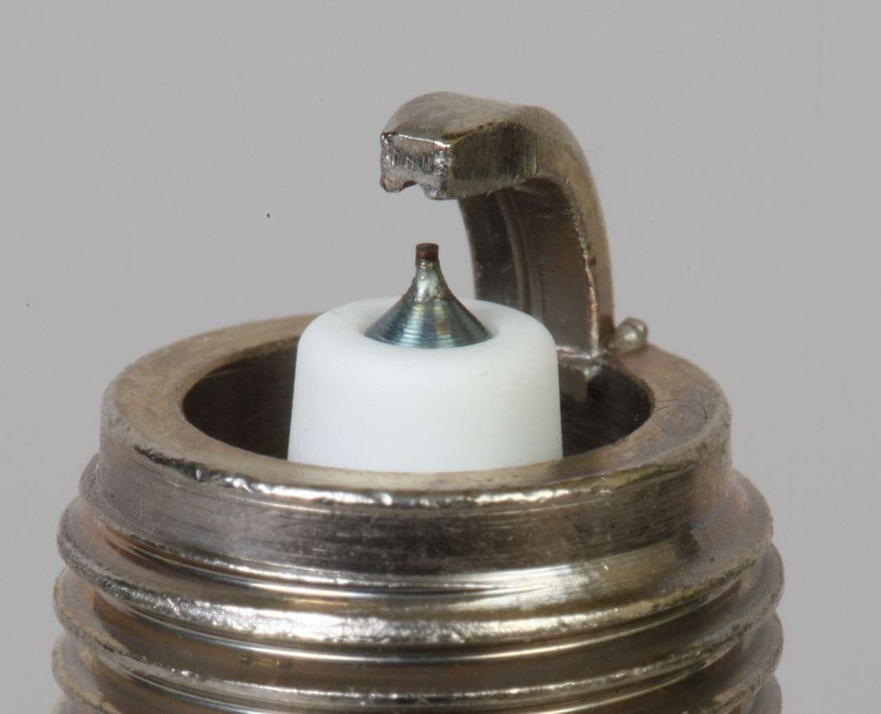 Что дают микрофоркамеры в электродах свечей?