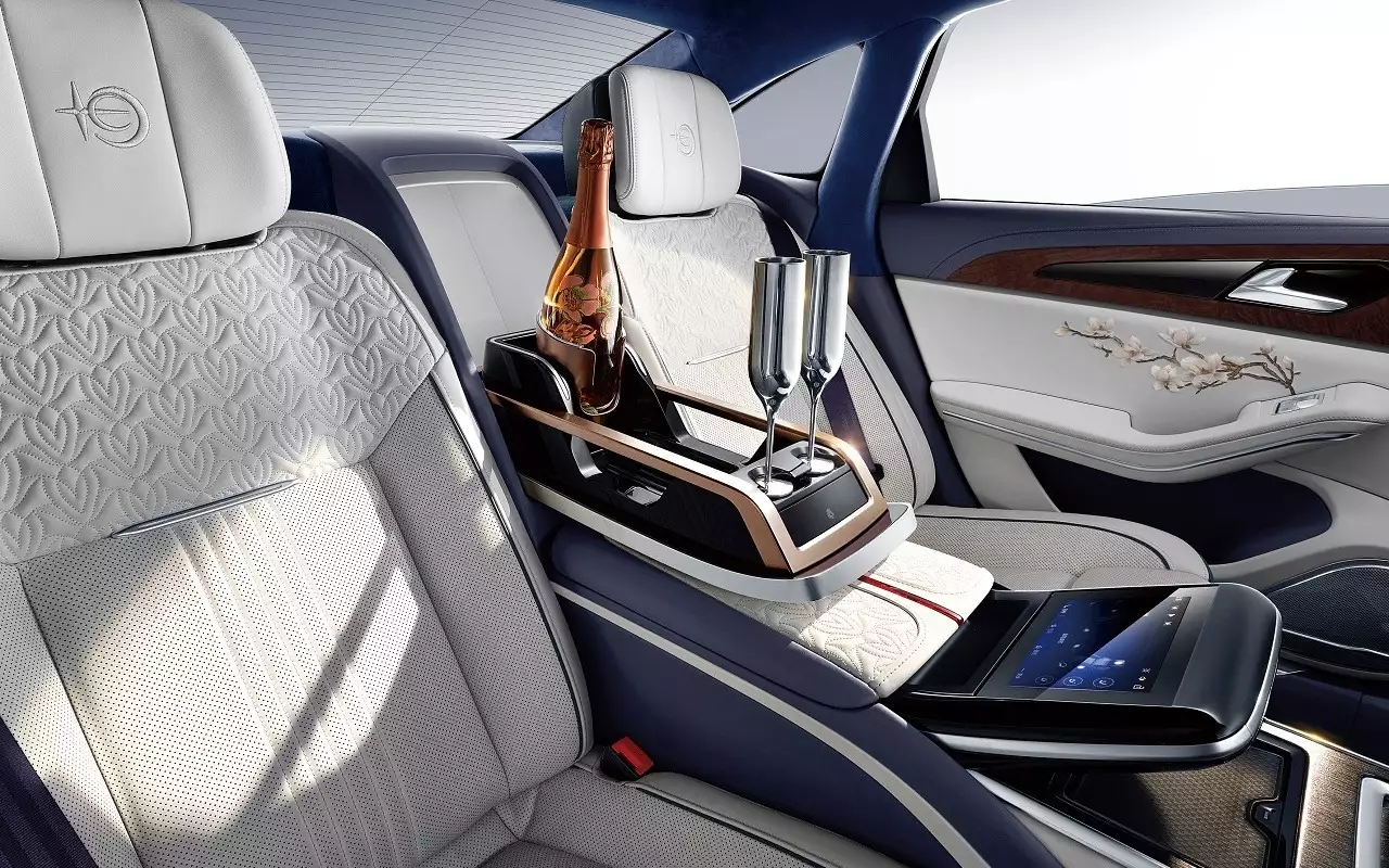 Интерьер Hongqi H9