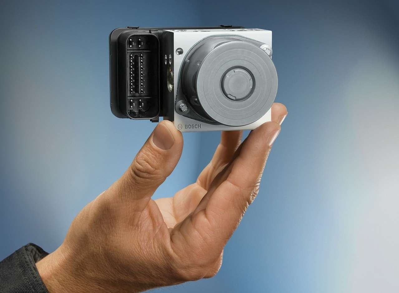 Новая ABS 9 plus для мотоциклов весит всего 2 кг