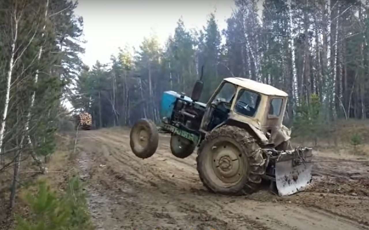 Трактор как спасение: подборка эпичных случаев