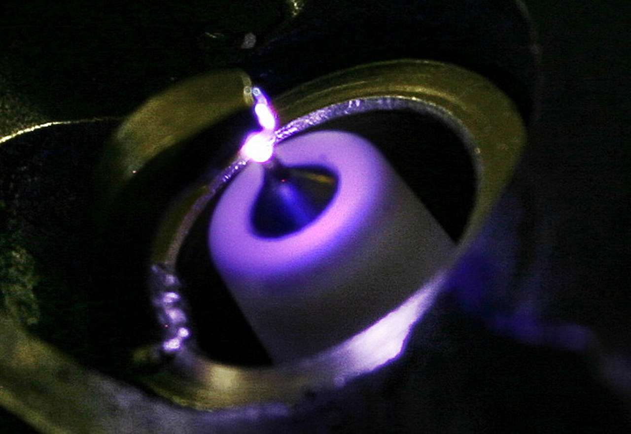 Сопротивление в свечах и проводах: мешает или помогает?