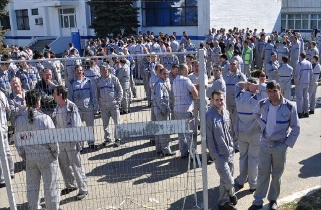 Рабочие Dacia объявили забастовку