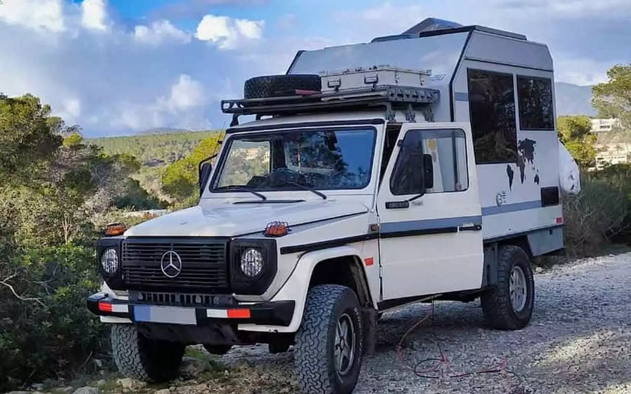 Культовый Гелендваген получил двуспальную кровать и газовую плиту