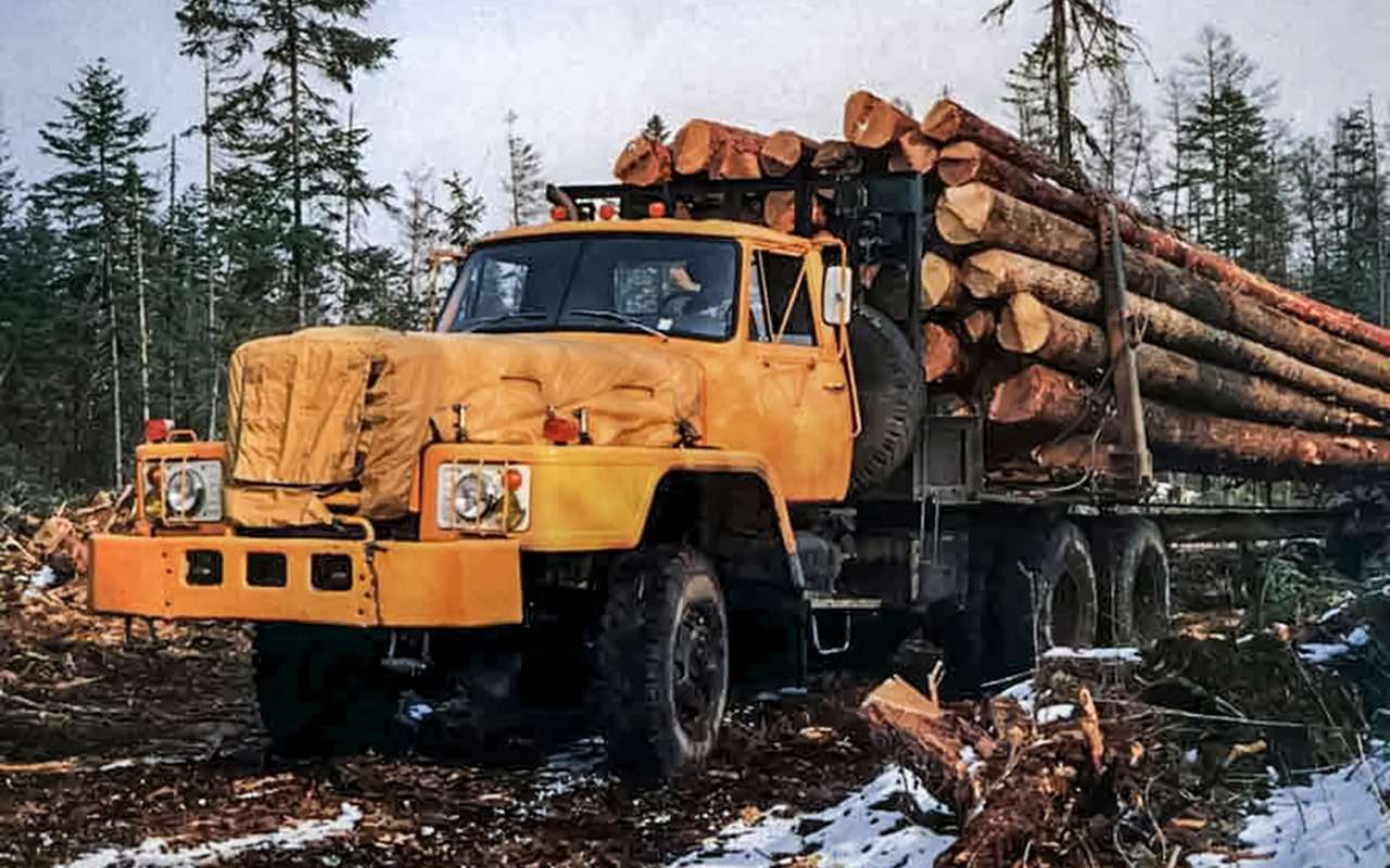 Полноприводный лесовоз Komatsu-Nissan KNWF12T.