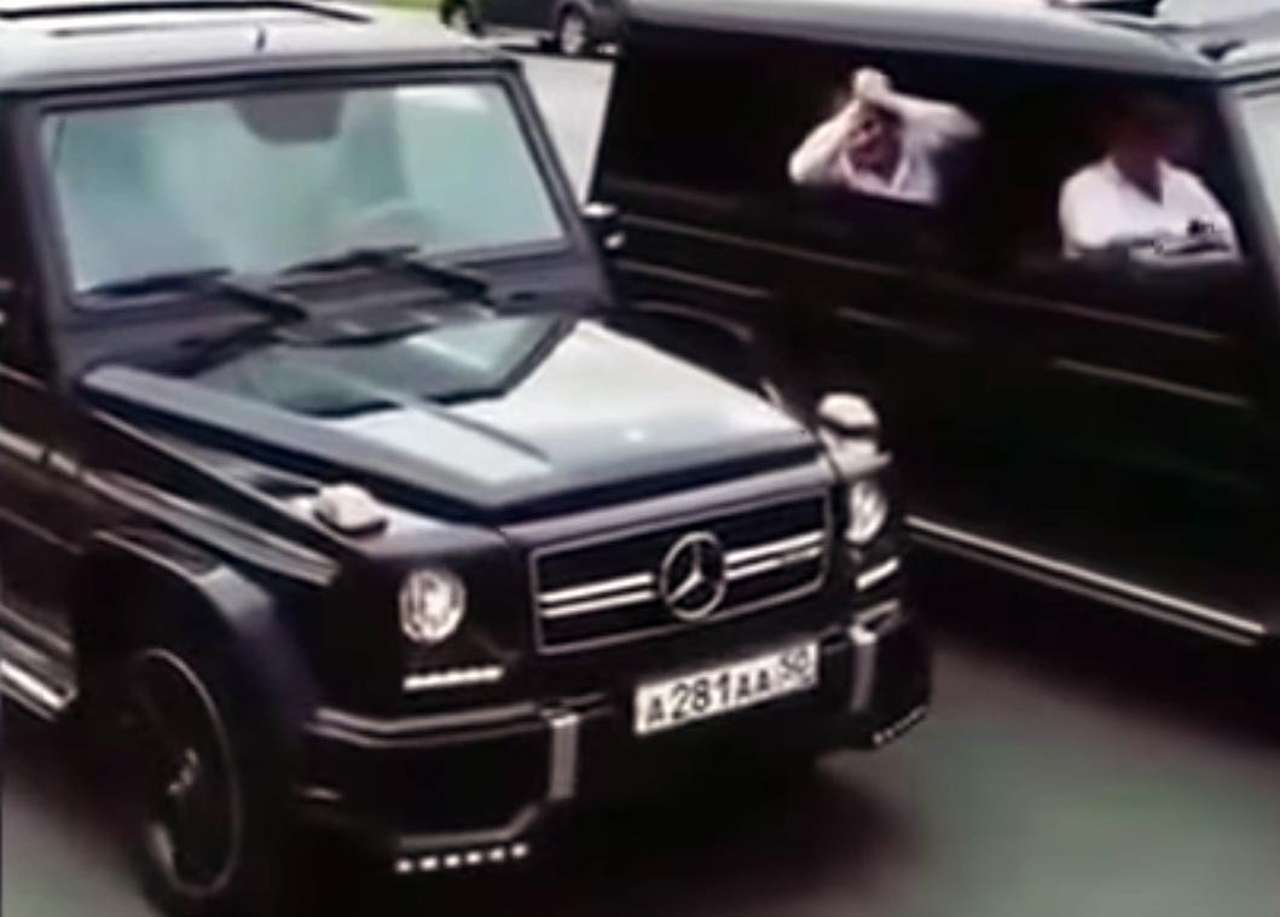 В ФСБ назначили ответственных за автопробег на Гелендвагенах