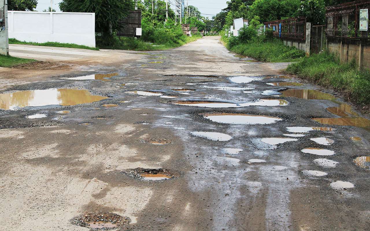 Глава Крыма ищет человека, который пересчитает дорожные ямы. Откликнулся… Роскосмос