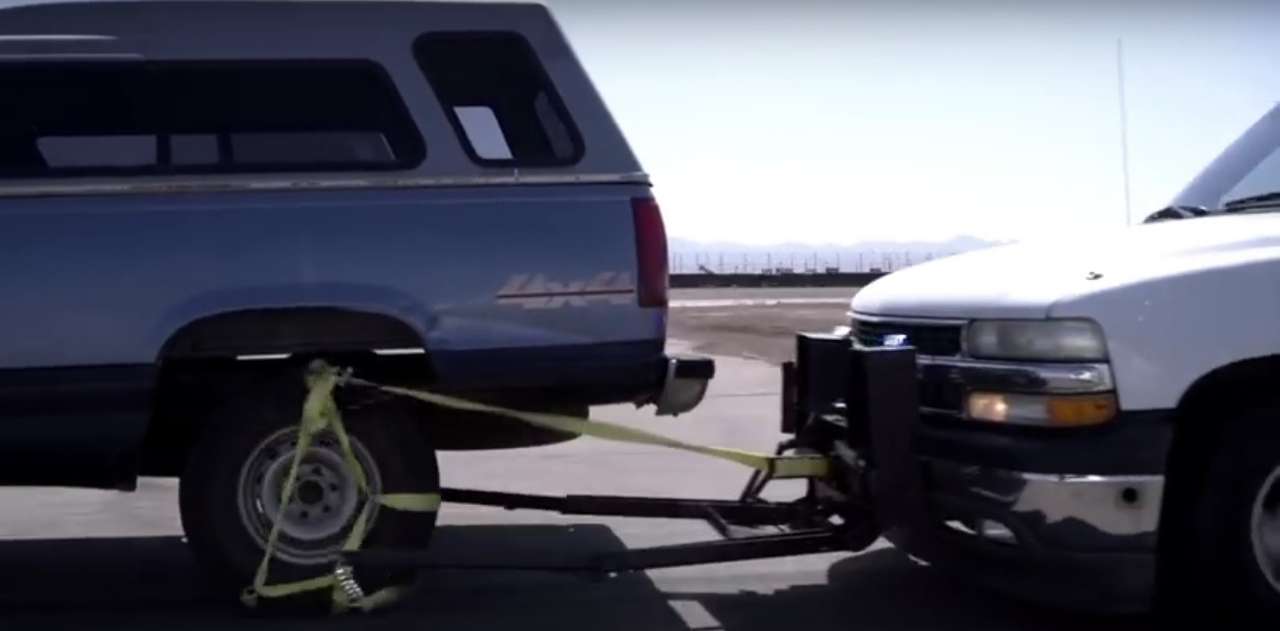 Против копа нет приема: полицейские остановят нарушителей с помощью лассо