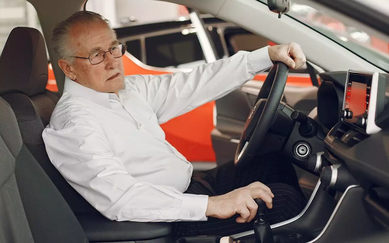 Названы любимые марки автомобилей водителей 60+