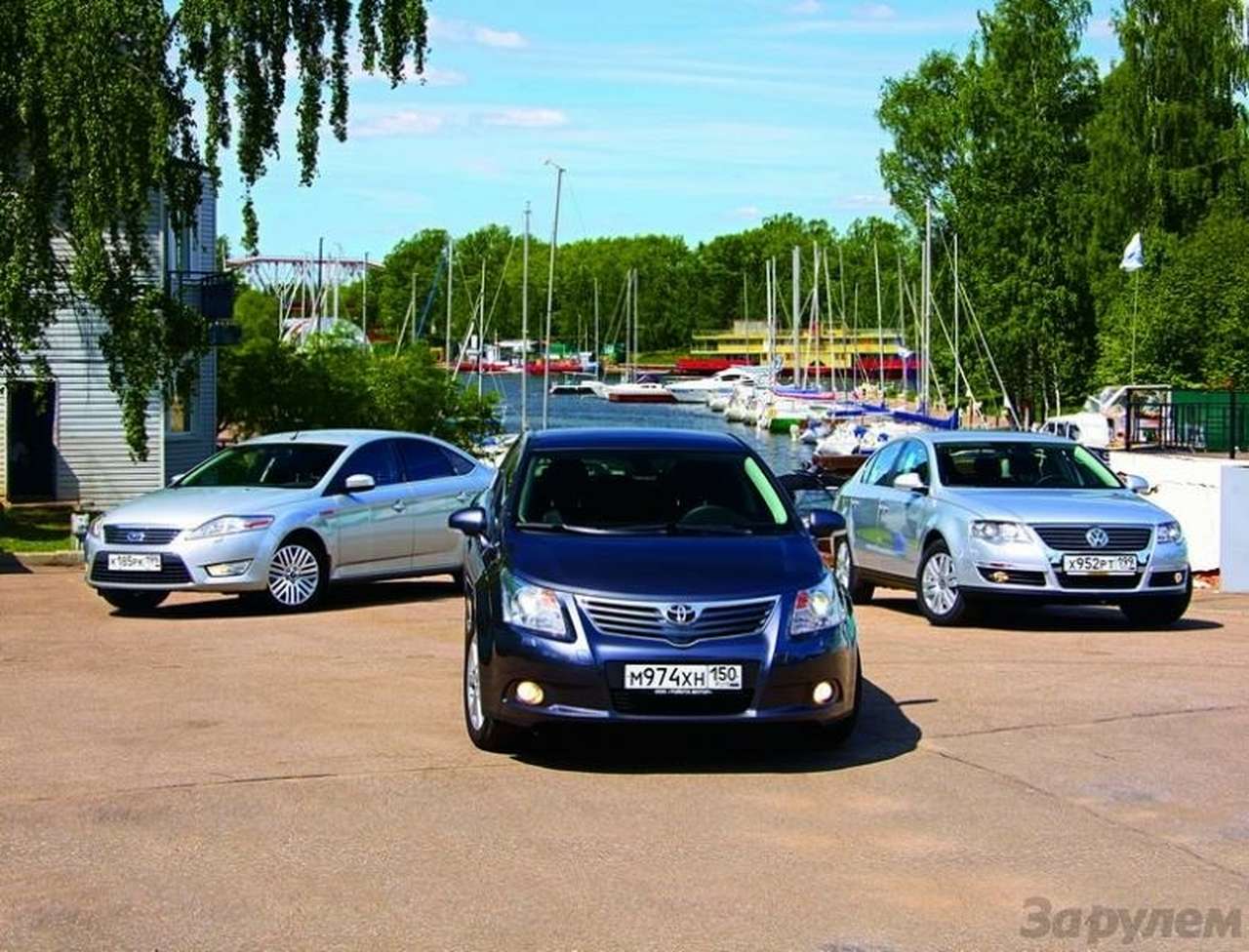 FORD MONDEO: 2,3 л, 161 л.с., 6-ступенчатый автомат, комплектация Ghia Х, 1 083 900 руб.  FORD MONDEO
2,3 л, 161 л.с., 6-ступенчатый автомат, комплектация Ghia Х, 1 083 900 руб. TOYOTA AVENSIS: 2,0 л, 152 л.с., вариатор, комплектация «Люкс», 1 401 000 руб. VOLKSWAGEN PASSAT: 1,8 л, 7-ступенчатая роботизированная коробка, 1 132 000 руб.