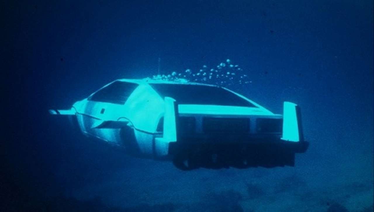 Уникальный «Бондмобиль» идет с молотка