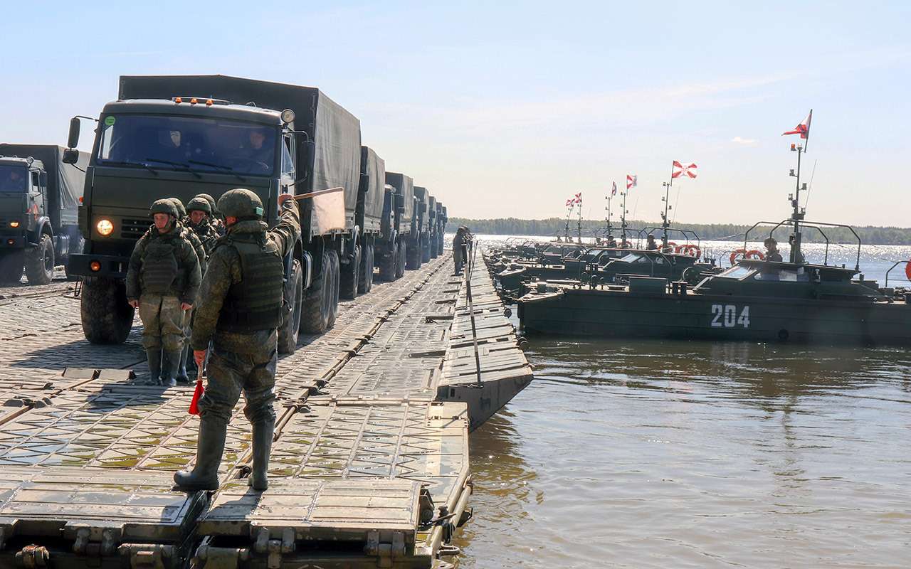 навести паром. понтонная переправа военная. нжм-56 наплавной железнодорожный. понтонная переправа пп 2005. навести паром.