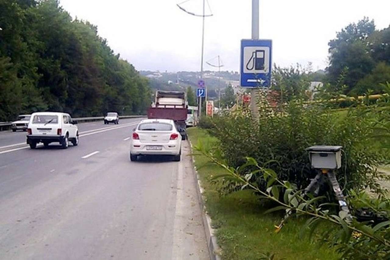 Как же надоели эти видеокамеры... А что, если сбить одну?!