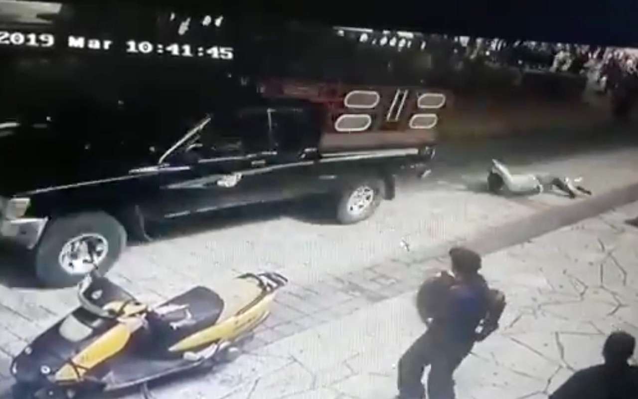 Средневековый самосуд: мэра привязали к машине