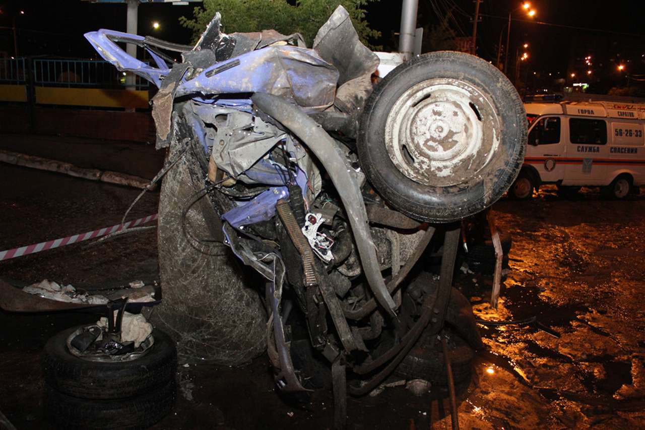 Перегруженный самосвал устроил «кармагеддон» в Саратове