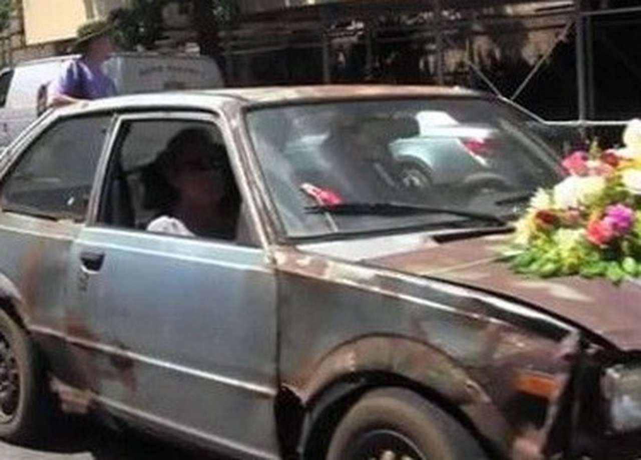 Американец устроил пышные похороны своему 30-летнему автомобилю