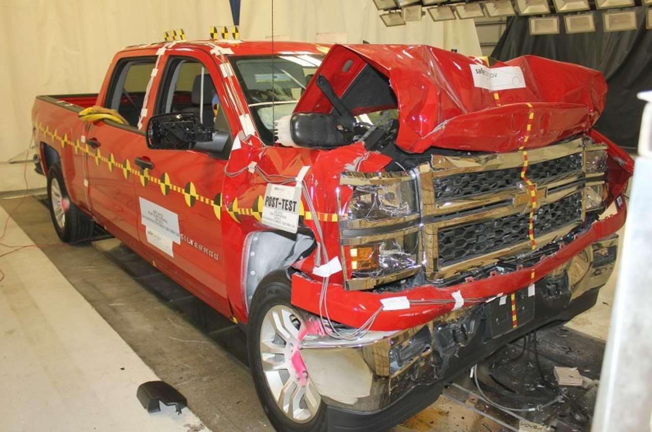 Новые пикапы GM получили пять звезд за безопасность