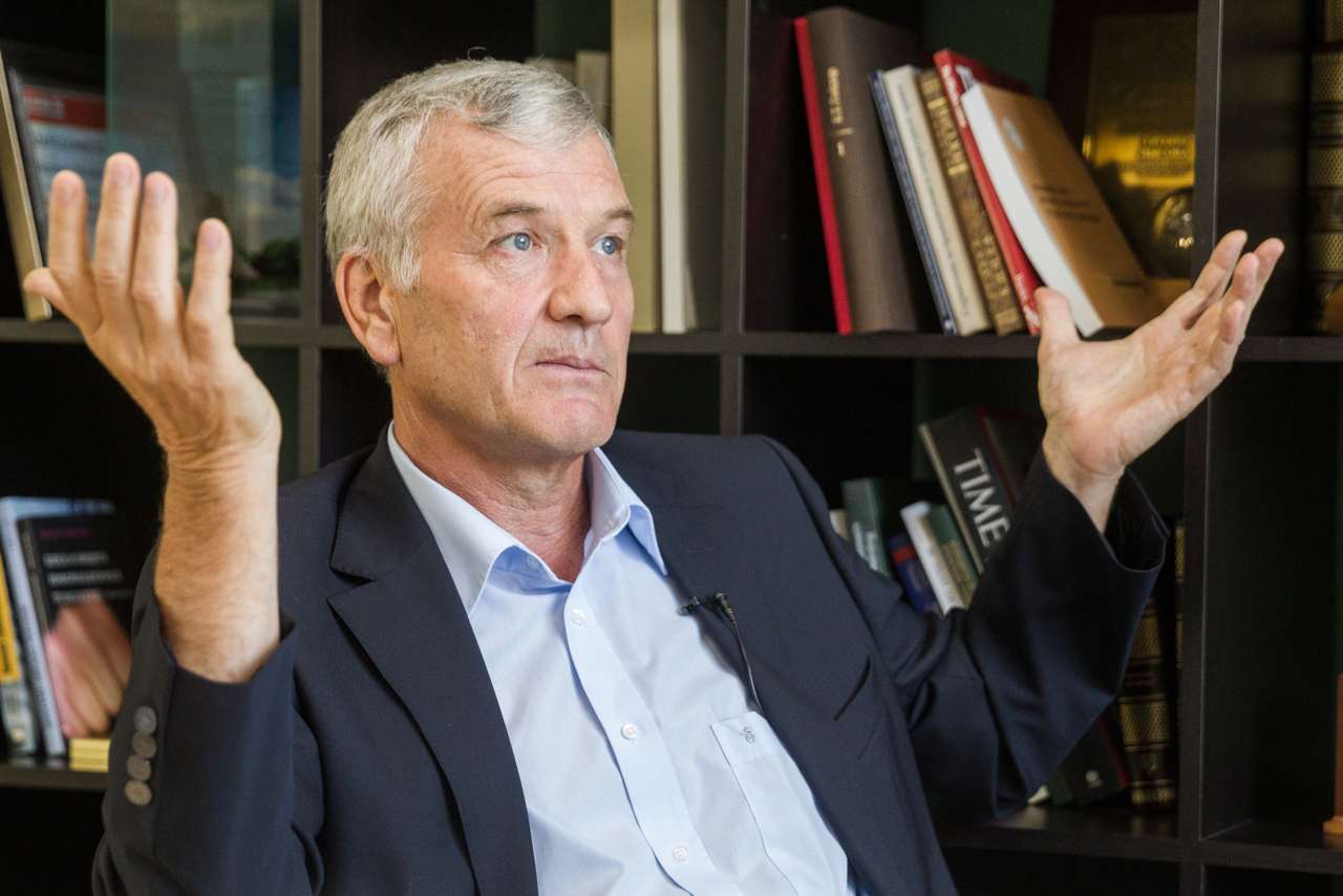 Владелец крупнейшего автодилера «Рольф» избавляется от бизнеса в России