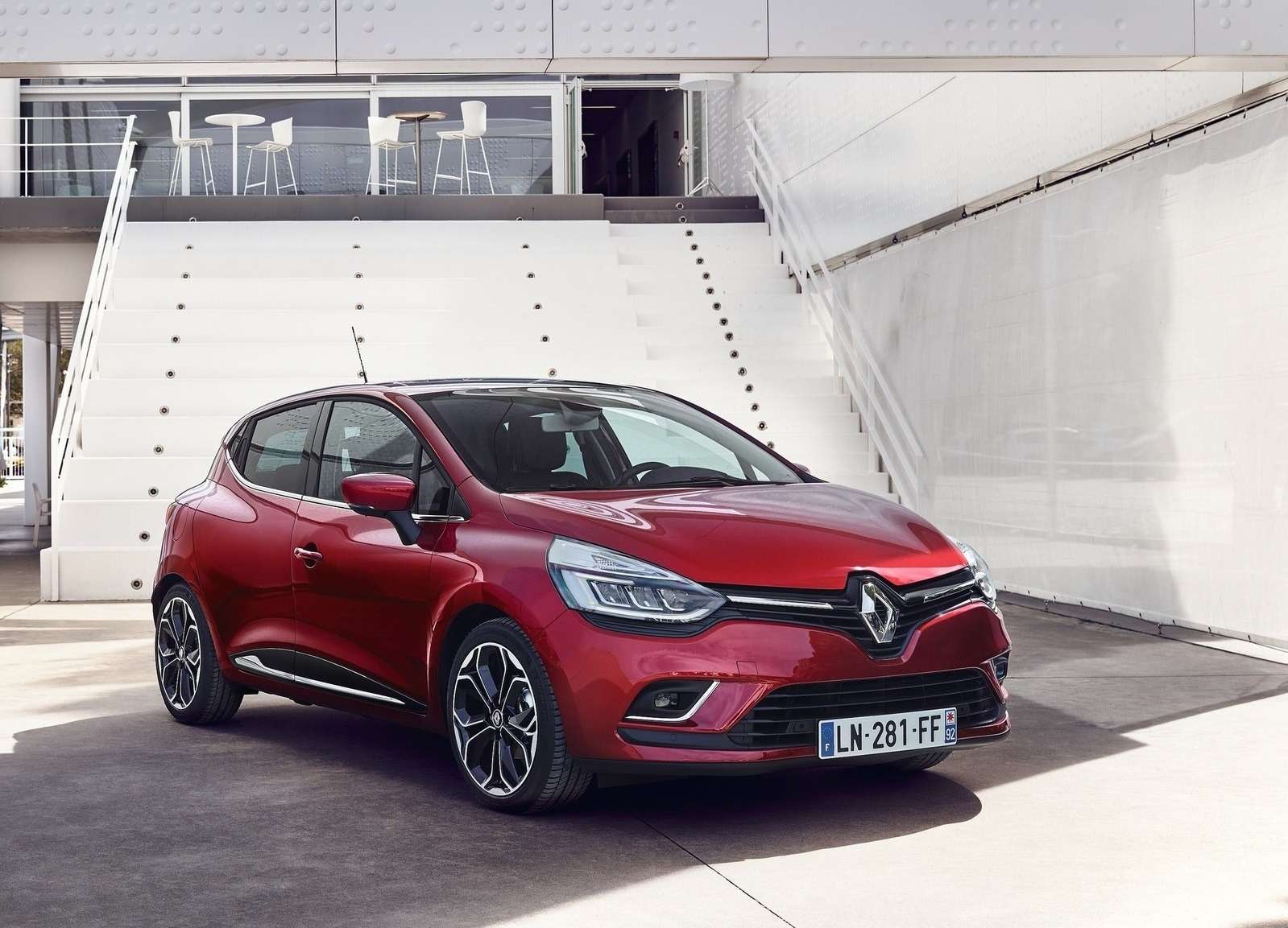 Автомобиль Renault Clio: новости, обзор, машина Рено Клио — характеристики,  комплектации, разные поколения Renault Clio — сайт За рулем www.zr.ru