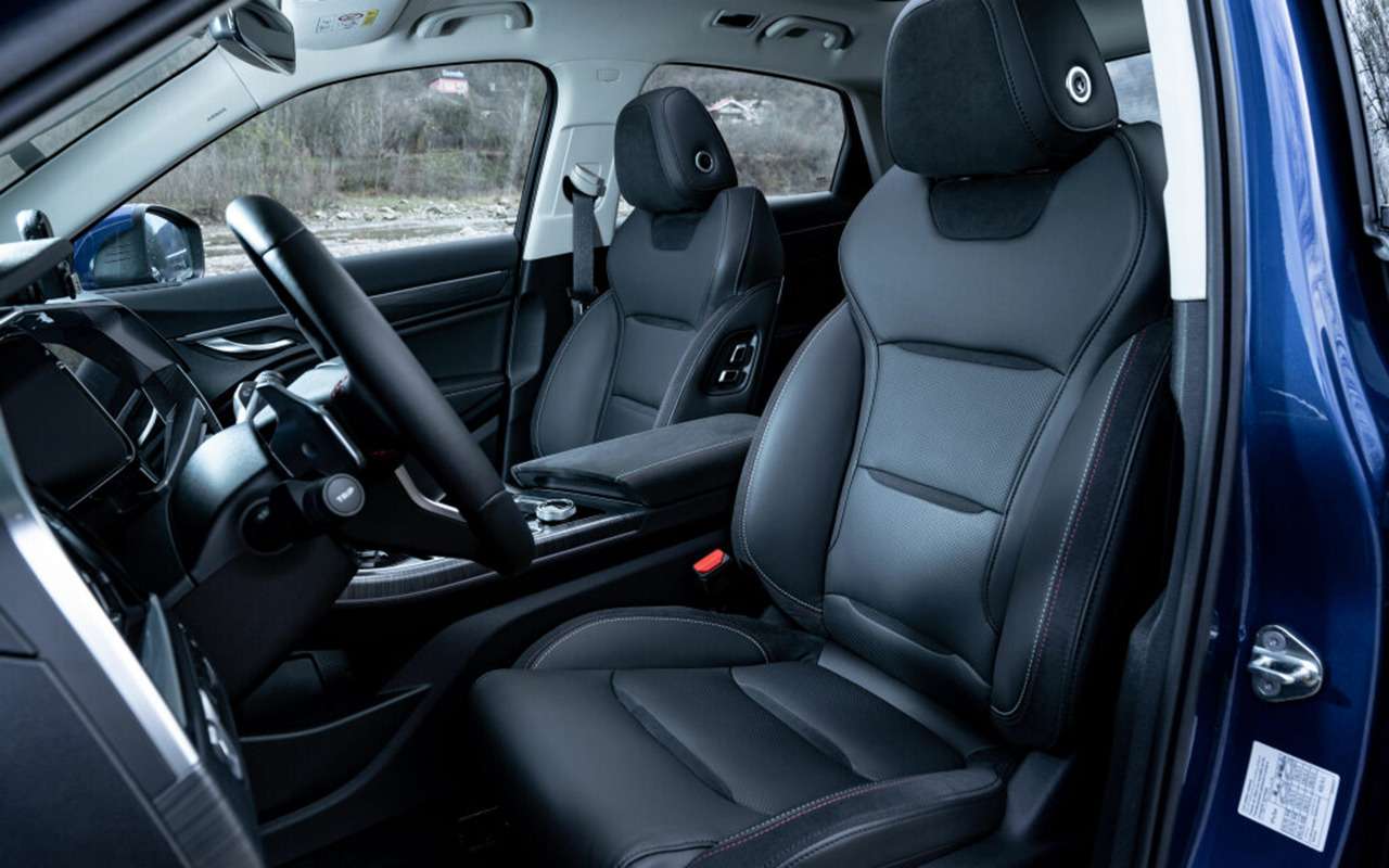 Интерьер Geely Tugella