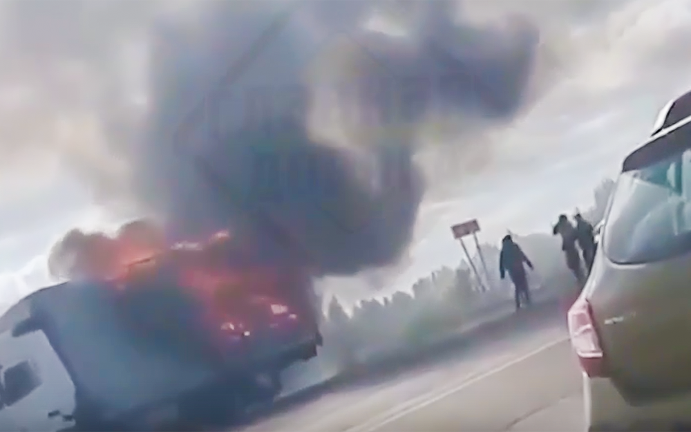 Под Ижевском сгорел грузовик (видео)