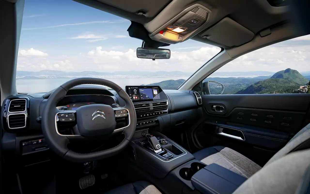 Интерьер Citroen C5 Aircross