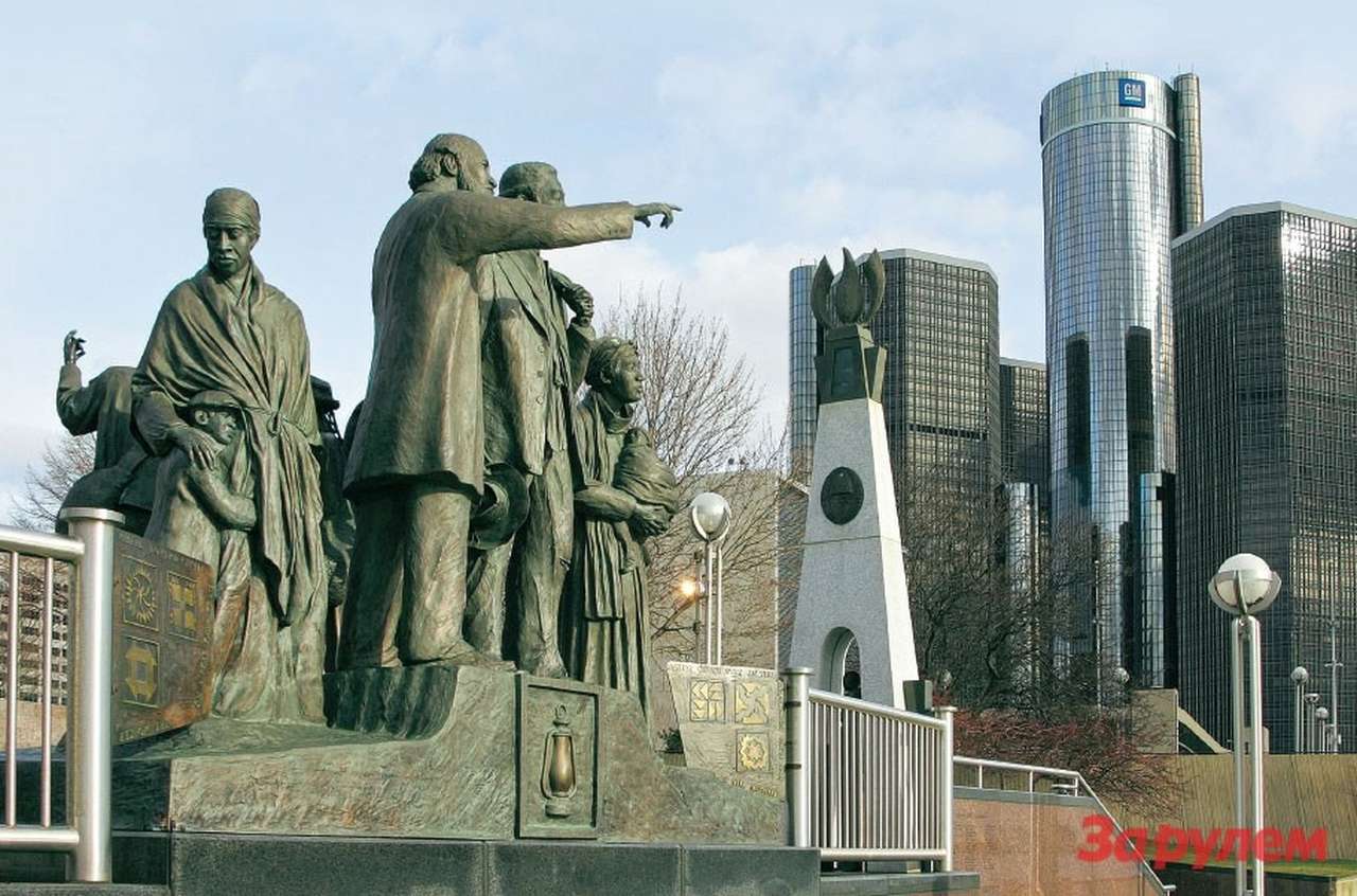 Со стороны набережной Детройт выглядит вполне благополучно. Но большинство офисов в этом бизнес-центре пустует. 