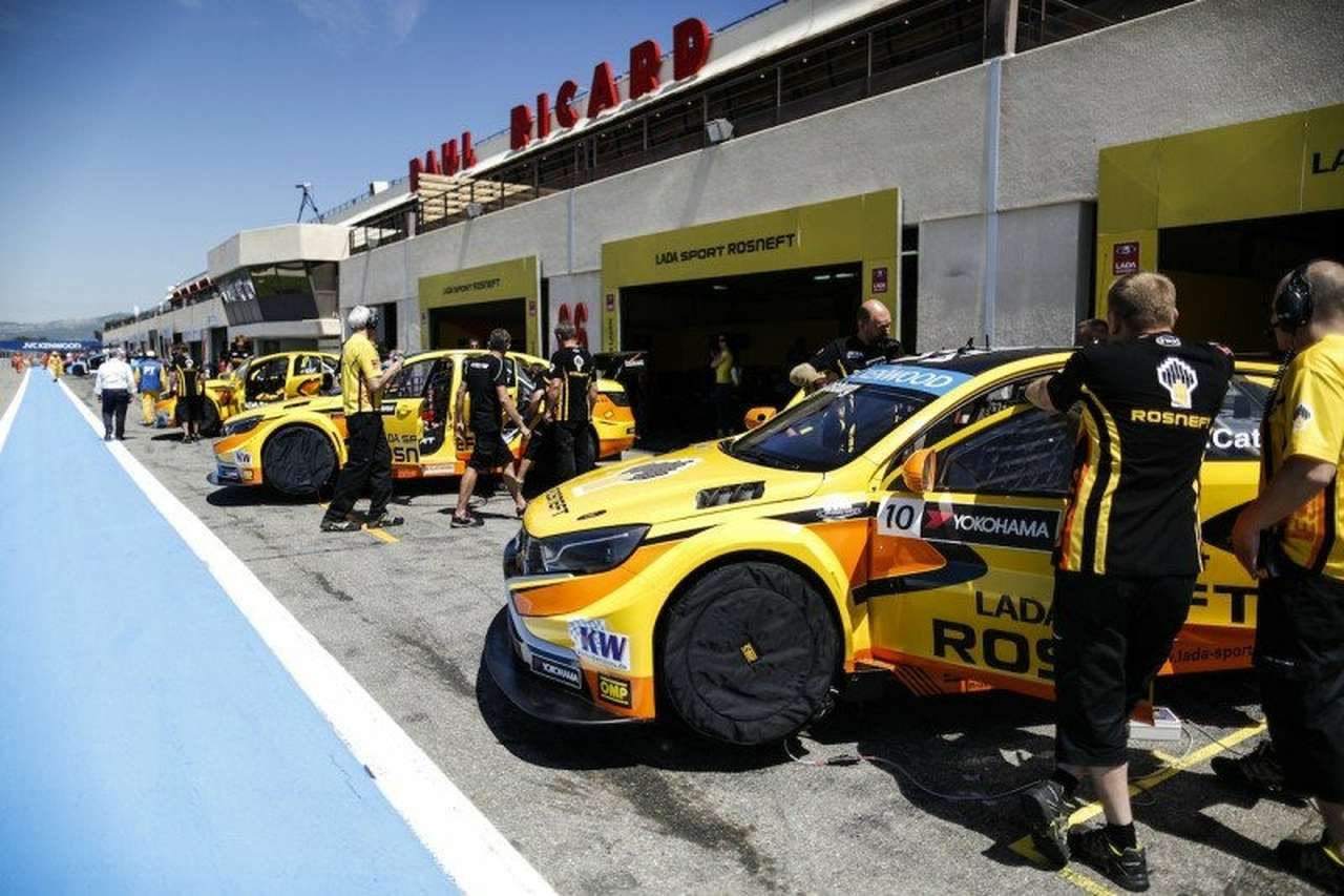 В сезоне-2016 LADA SPORT ROSNEFT продолжит выступать на гоночных LADA Vesta.