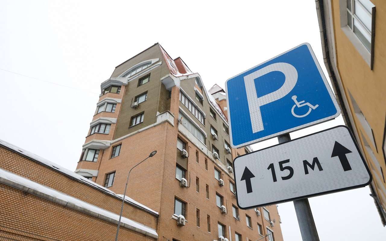 Абонементы на парковку по месту работы предложили ввести в России