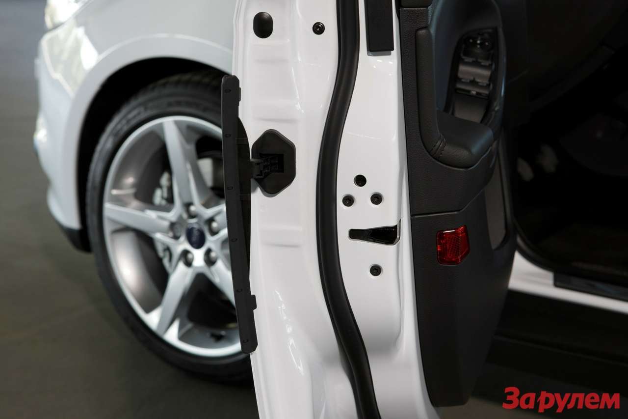 Ford защитил Focus и его соседей по парковке 