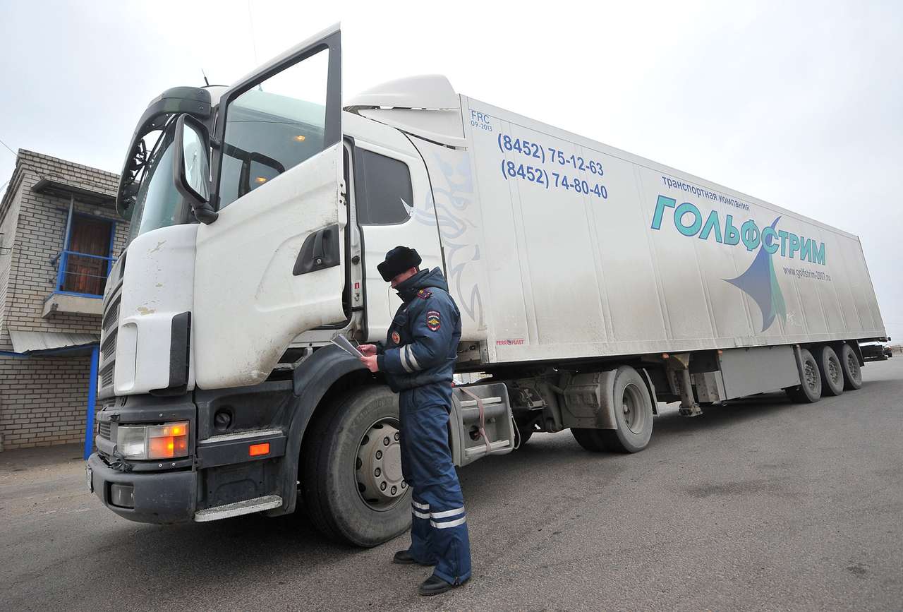 Хозяева тяжелых фур будут больше платить за каждую яму на дороге