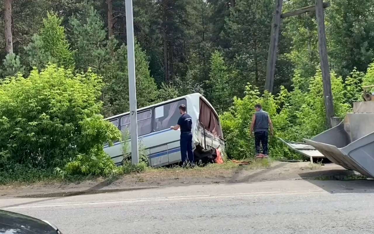 Автобус въехал в остановку с пассажирами: новые подробности ЧП в Бийске