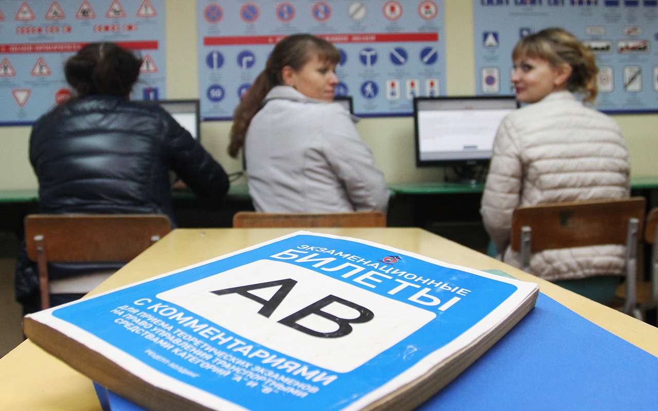 Врача-терапевта поймали со шпионским оборудованием на экзамене в ГИБДД