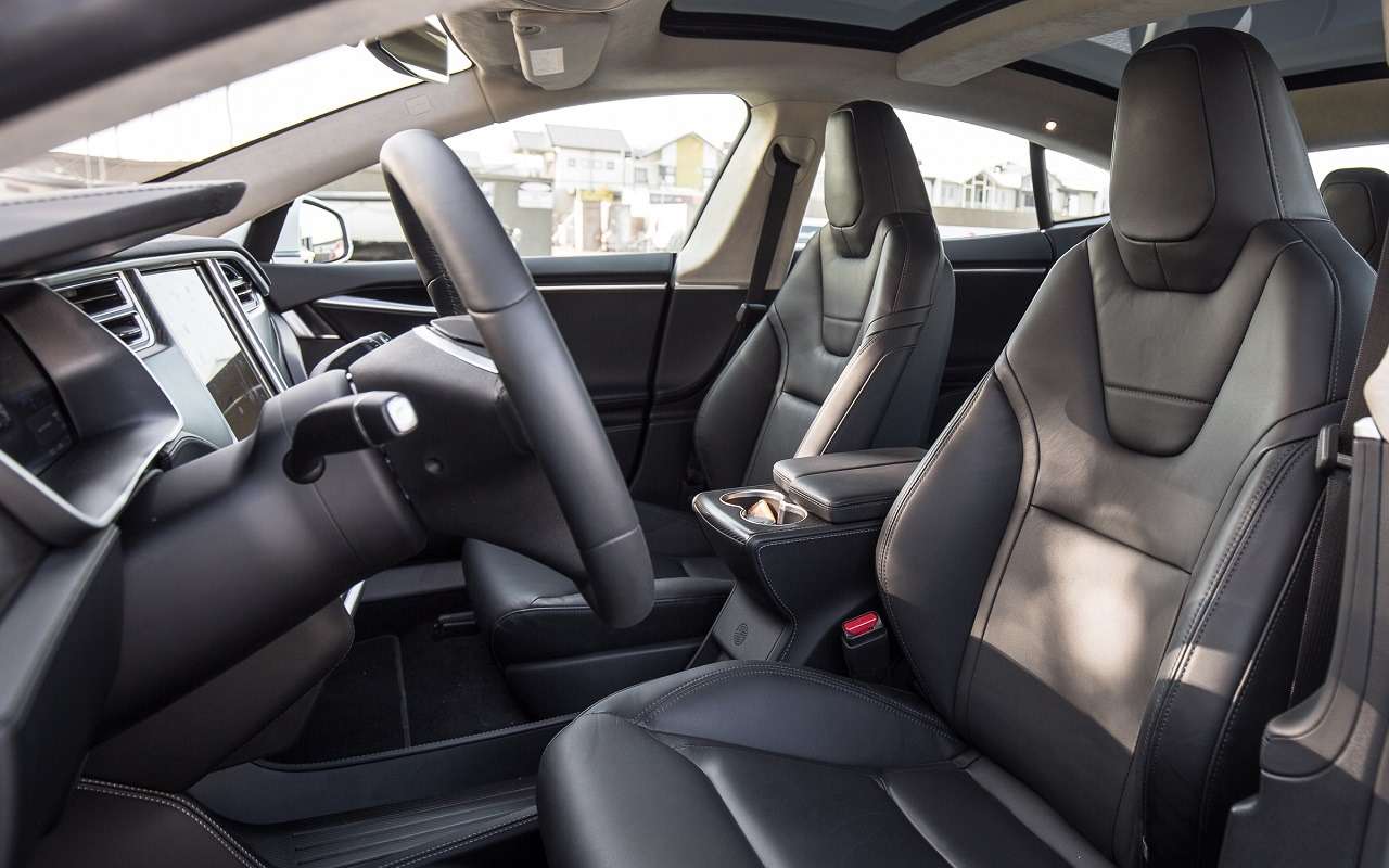 Интерьер Tesla Model S
