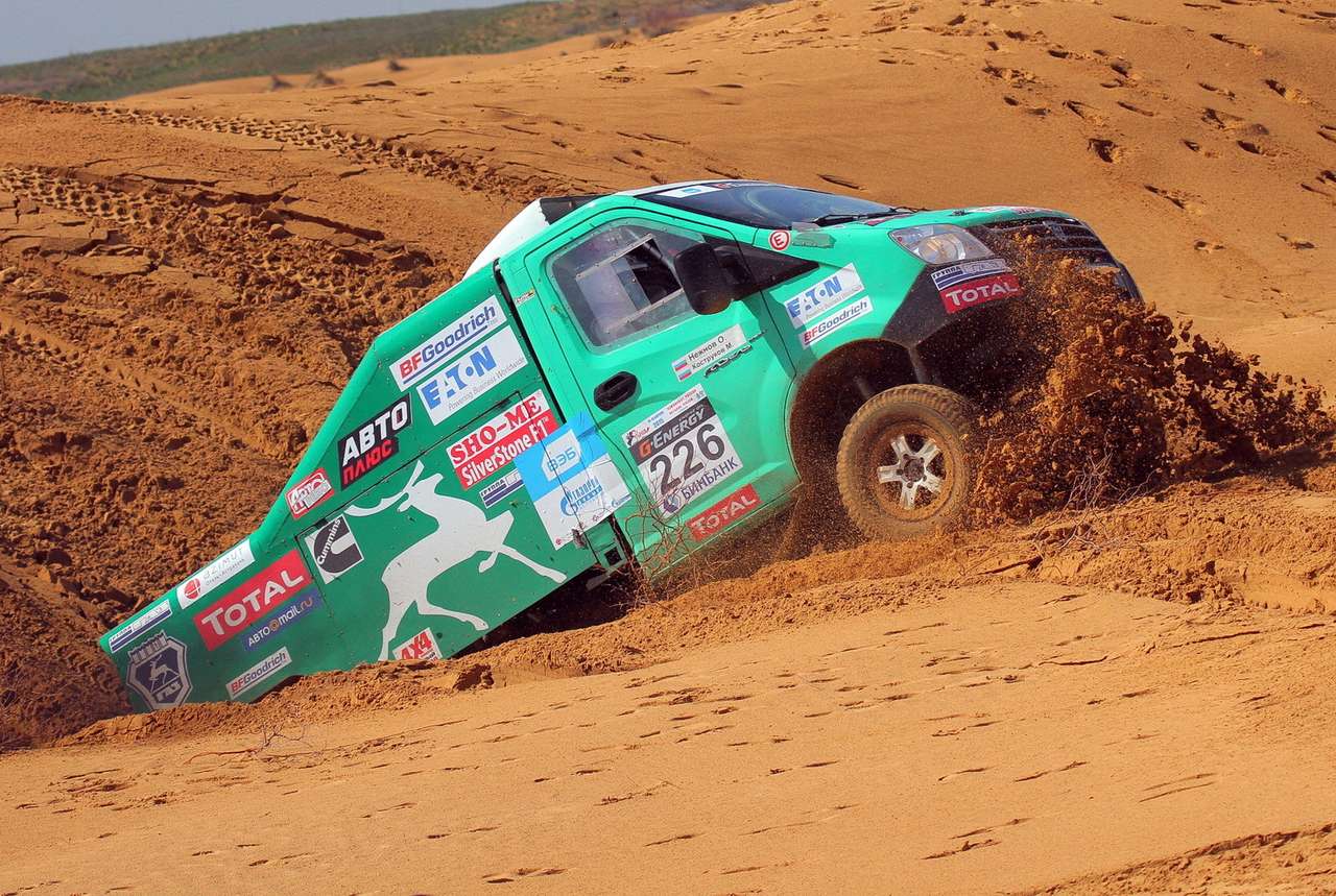 «Группа ГАЗ» и КАМАЗ испытают новые гоночные болиды в ралли-рейде «Великая Степь—Шелковый путь-2015»