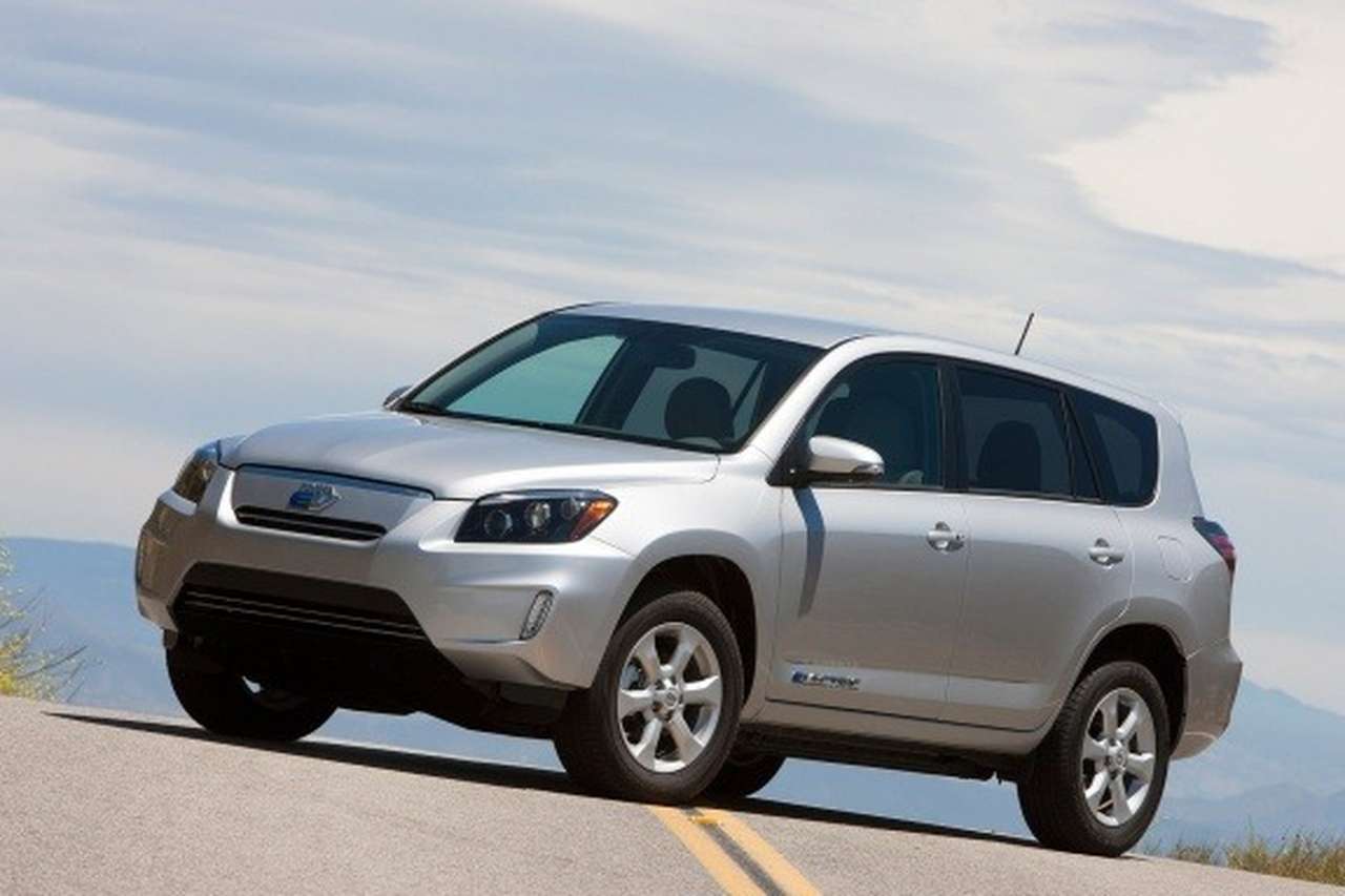 За три года планируется реализовать в общей сложности 2600 электромобилей