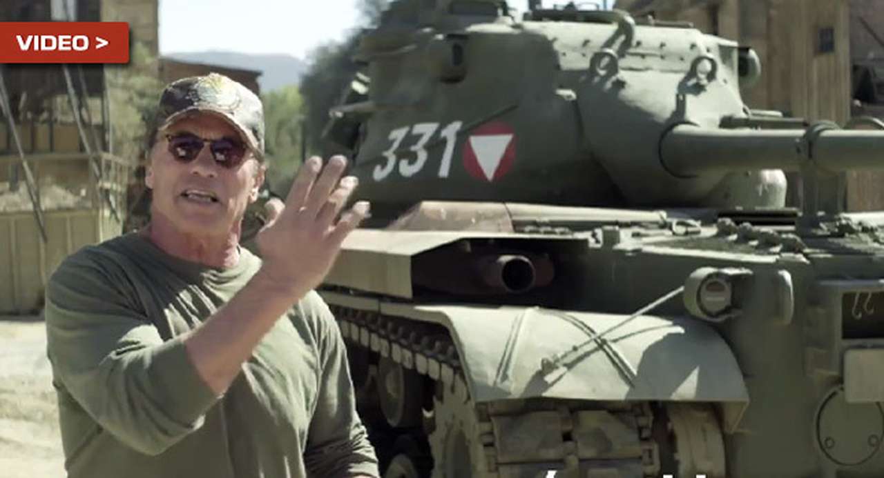 Шварценеггер приглашает всех прокатиться на его танке