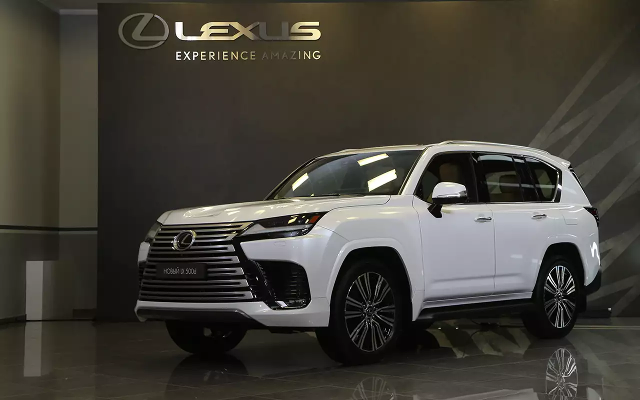 Он вам не Lаnd Cruiser! 5 отличий нового Lexus LX (и всего одно совпадение)