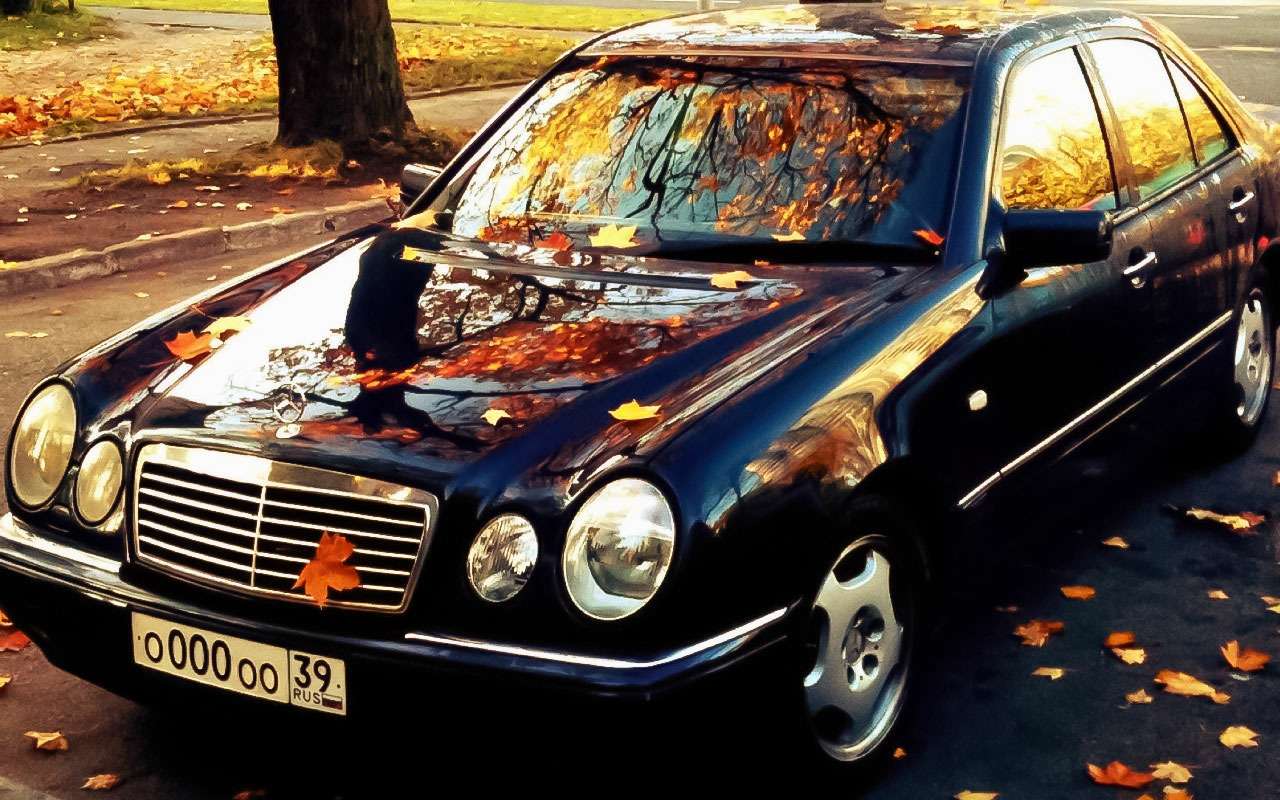 Машина в красном треугольнике мерседес что это