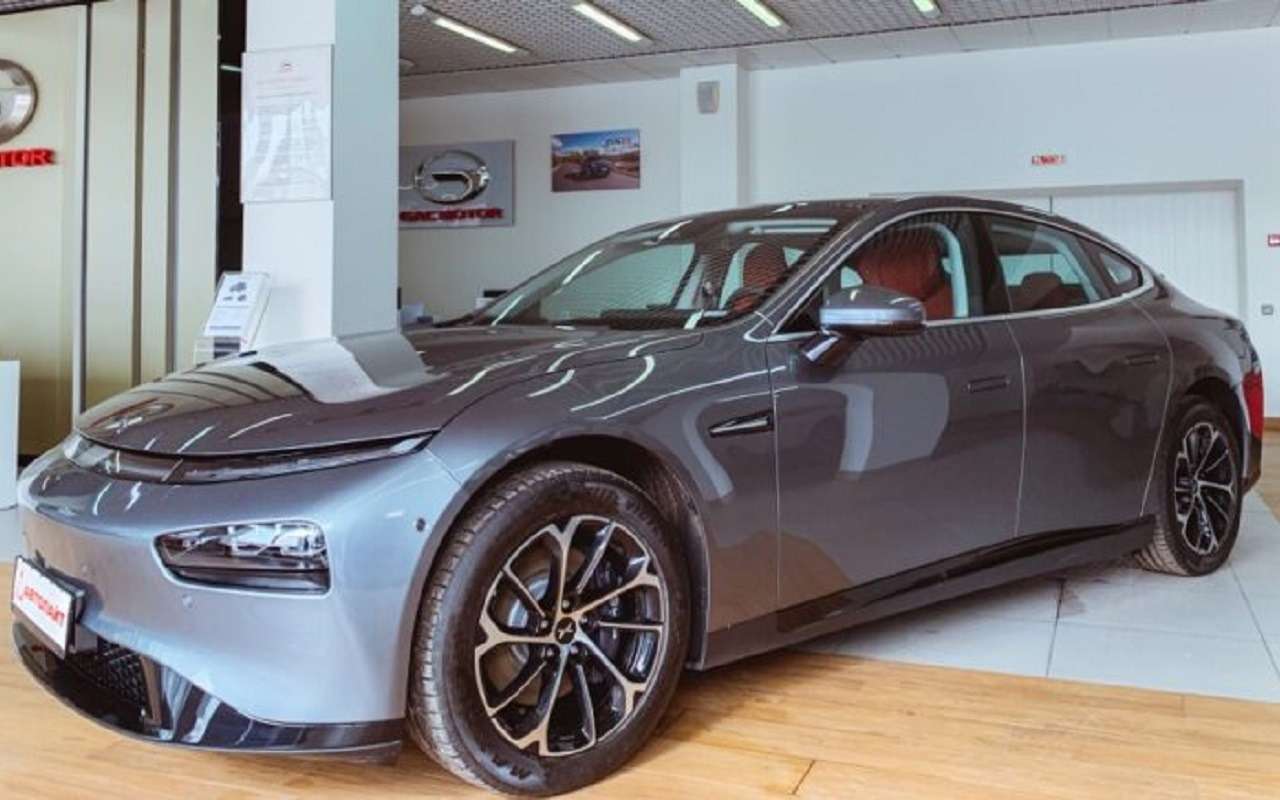 Гость из будущего: в Россию привезли «китайскую Теслу» Xpeng P7