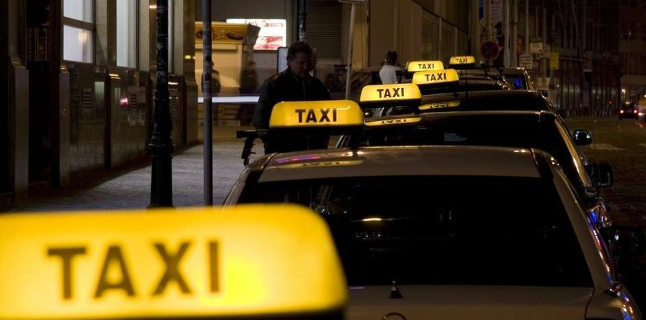 Слышали, чем угрожают таксисты? Говорят, если закон о такси, вступающий в силу с сентября, пустит их в излишние, как считают, расходы, они поднимут тарифы для пассажиров. Как-то это смахивает на шантаж...