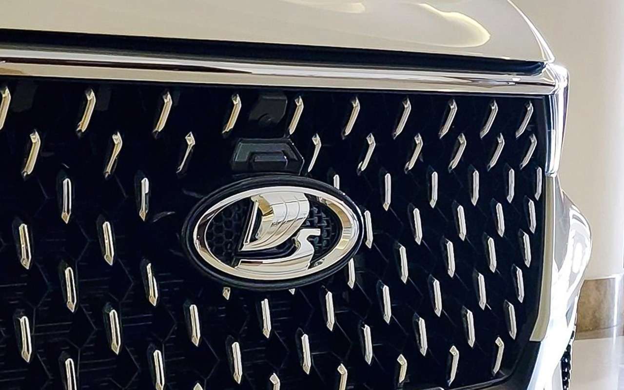 Новый кроссовер Lada сфотографировали на испытаниях