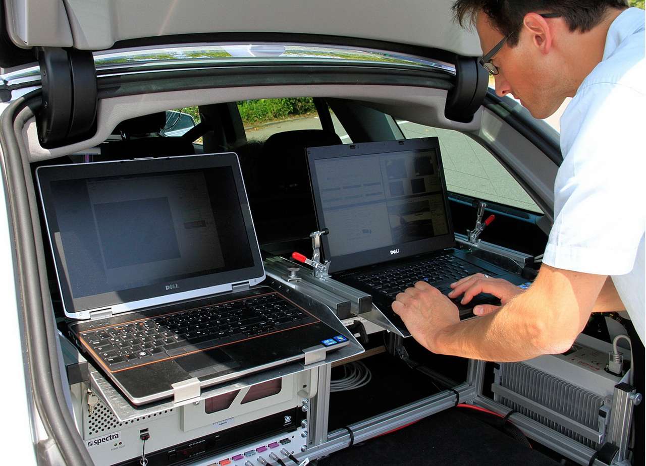 Пять идей для автомобилиста: от активной педали до джойстика для прицепа