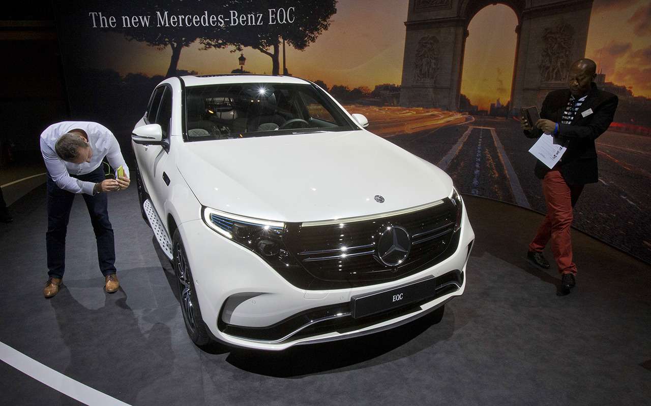 Кроссовер Merсedes-Benz EQC400 в Париже (ВИДЕО)