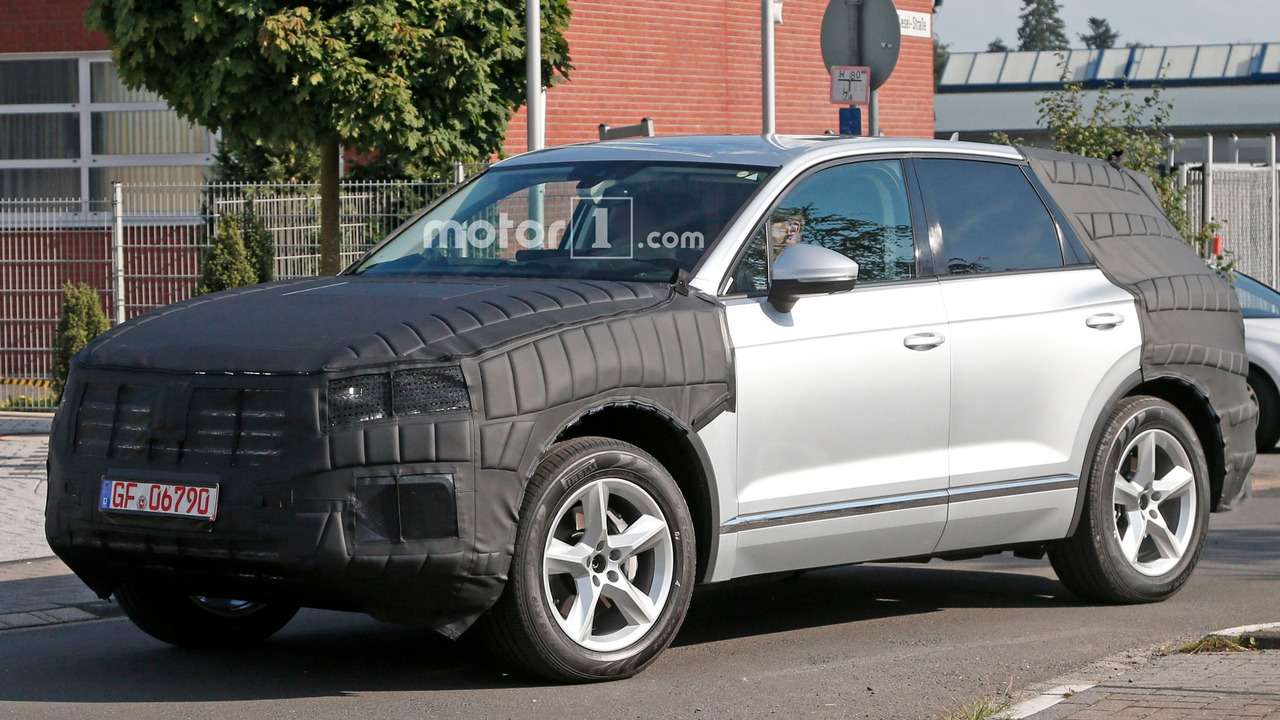 Новый Volkswagen Touareg вышел на дороги