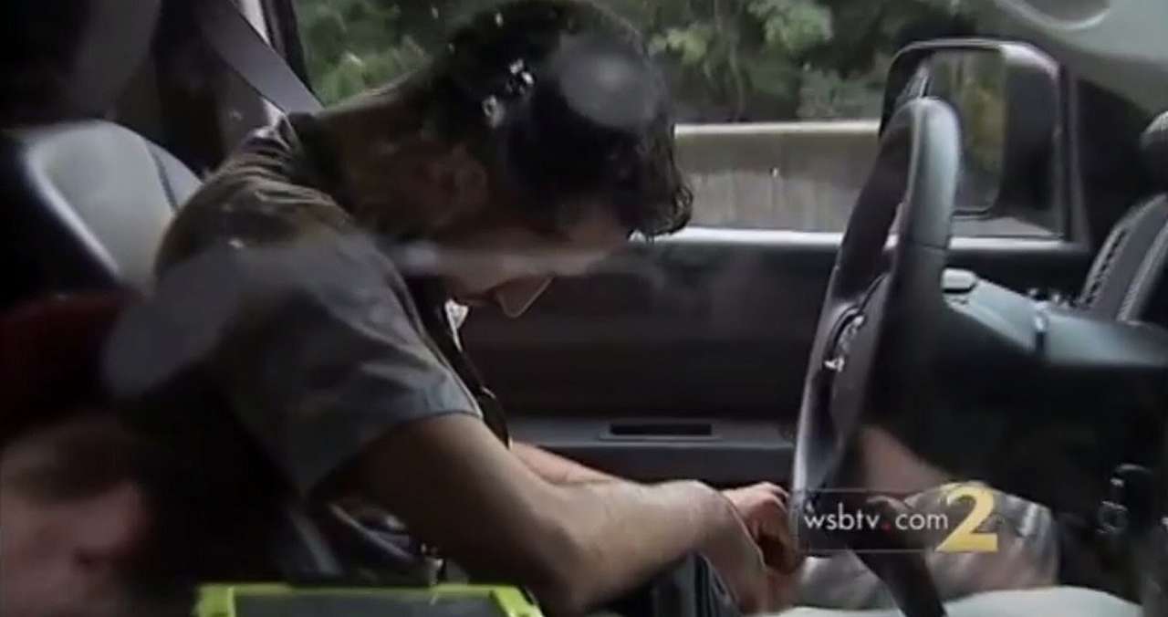 Уснувший водитель разбил пять машин и сбежал