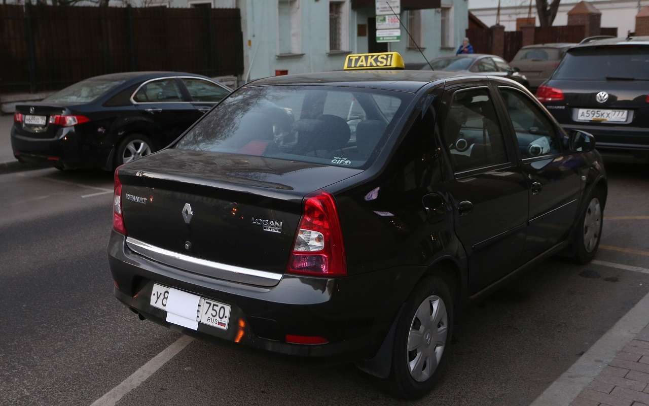 Госдума поддержала идею лишать водительских прав за скрытые госномера